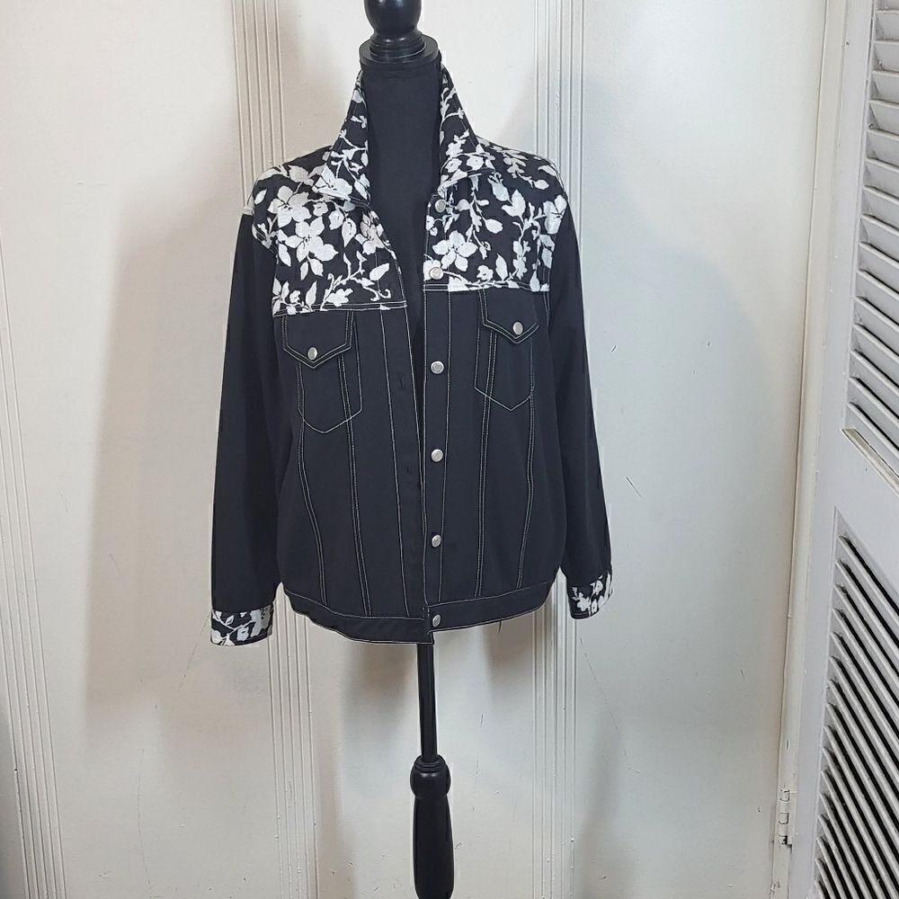 Blast Studio Black & White Women's Jacket